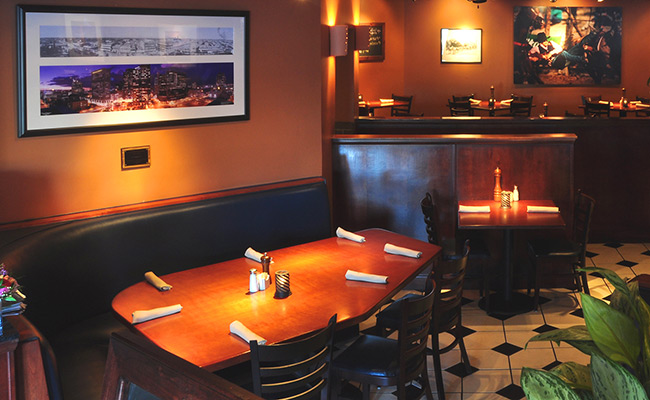 Phoenix-City-Grille-Table
